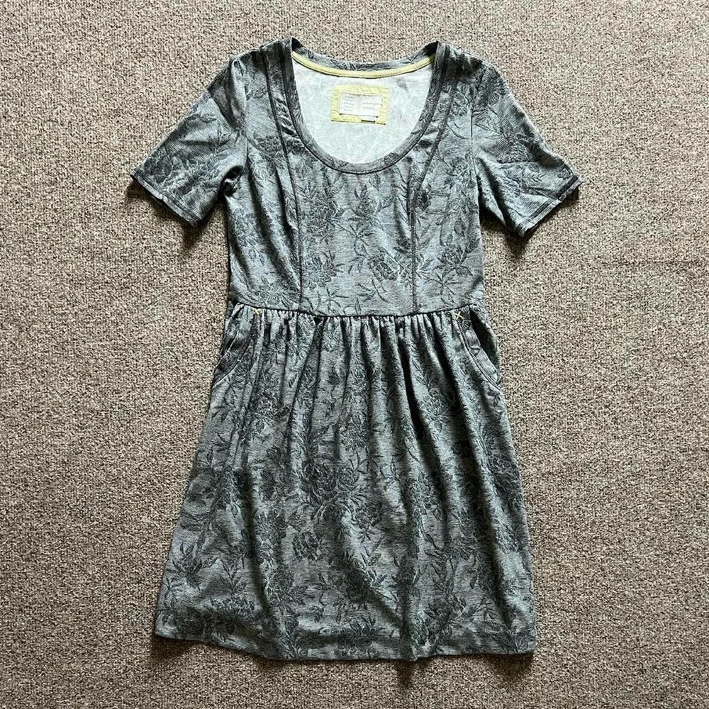 Anthropologie Saturday Sunday Scoop Neck Grey Flower Pattern Dress Size XS